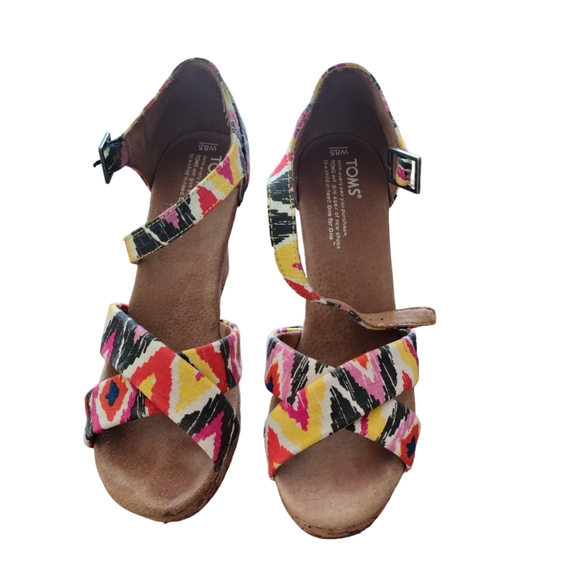 Tom's Wedges,Size 8.5 - Picture 2 of 4